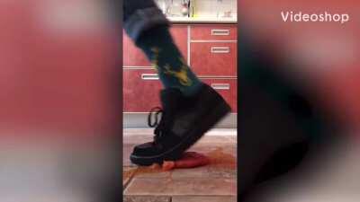 WCGW stepping on stuff