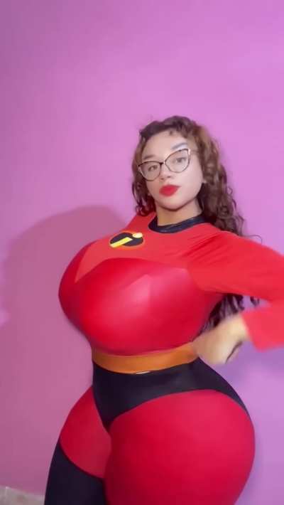 Curvy Elastigirl Cosplay