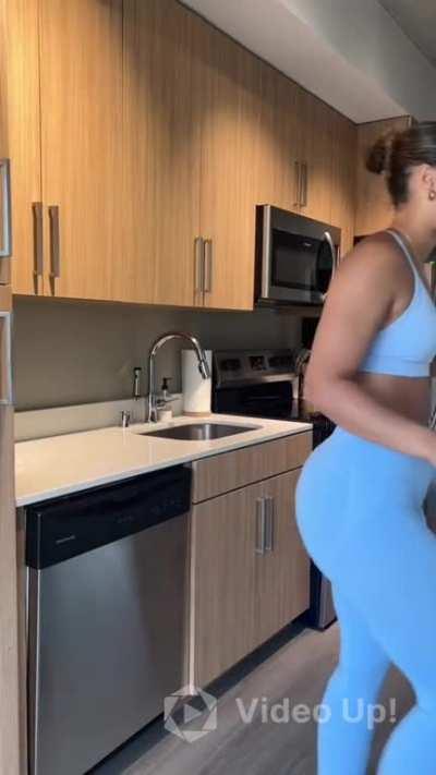 Lexie in slow mo ð