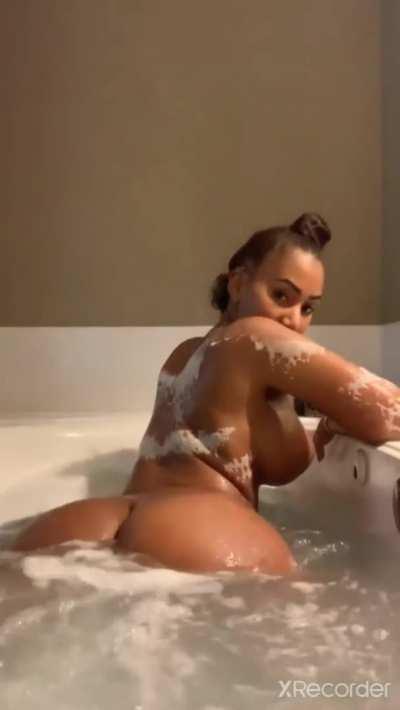 SexyAF 😍👅💦 (Get Her 8GB Folder in Comment)👇👇