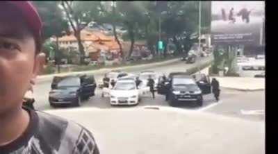 Unknown video shows man recorded himself getting ambushed by PDRM ( I need more context about this video)