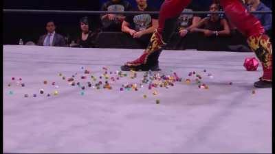The moment fans of D&D and wrestling have been waiting for, Dice used as weapons... they even used the d4s