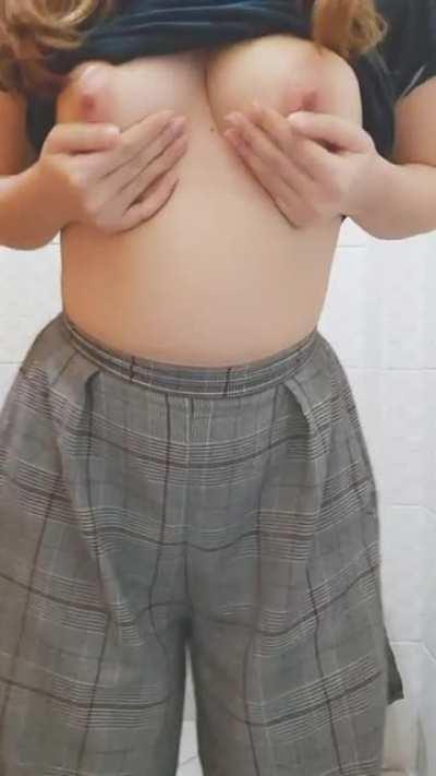 Flashing for you guys while I'm in school 😏