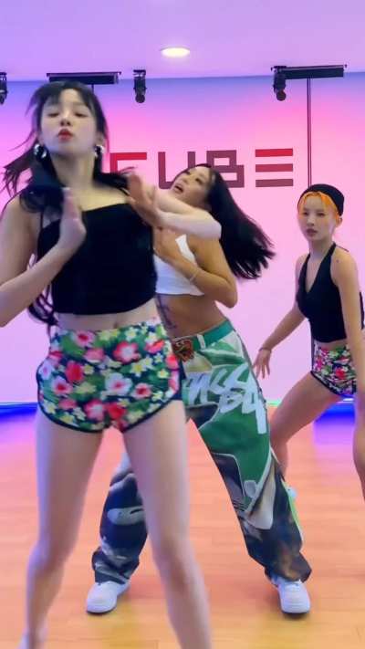 Soyeon, Yuqi & Hyolyn