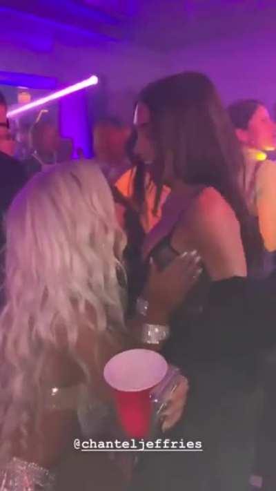 Shaking her tits with Nikita Dragun 🤤🔥