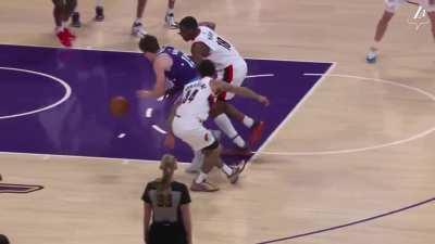 [Lakers] Austin breaking down his defender and finishing with a nasty left hand.