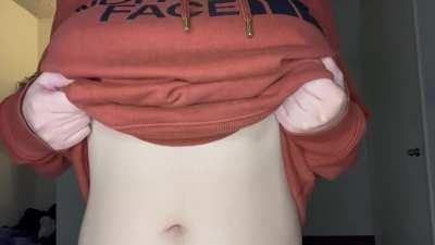 Is it hard to scroll with one hand?😉