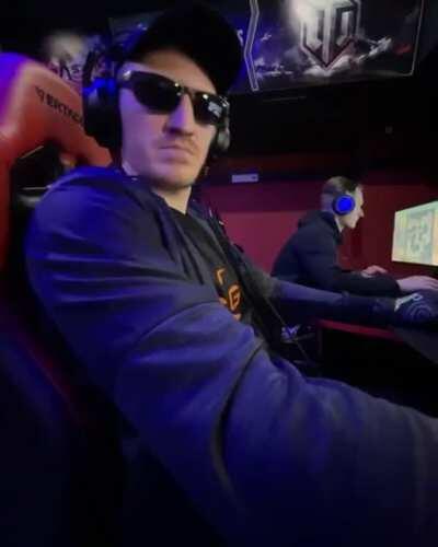 Nunca retes a las nuevas generaciones...