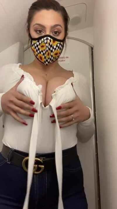 Mile high titty drop??😍 (free content in the comments )