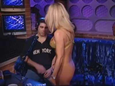 Sexy clip of the day: Savanna gets touched by staff