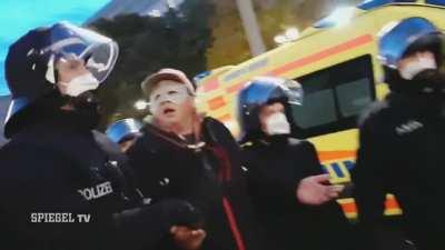 Währenddessen, in Berlin🤦🏻‍♂️