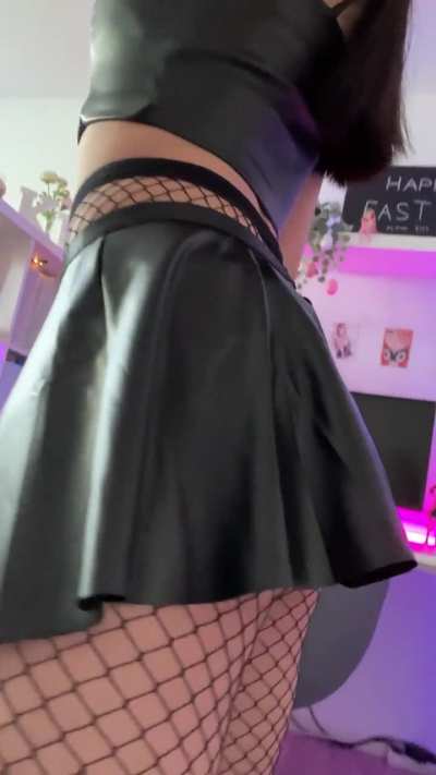 Slight turn @kikiscutie