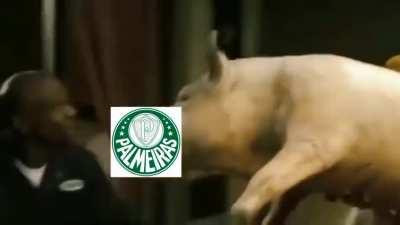 O Rafael chegando no vestiário 