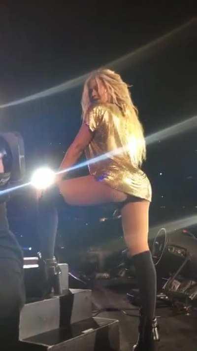 Beyonce - Teasing That Ass