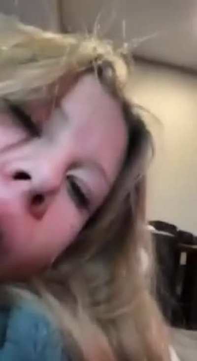 Lesbian Girls Kissing