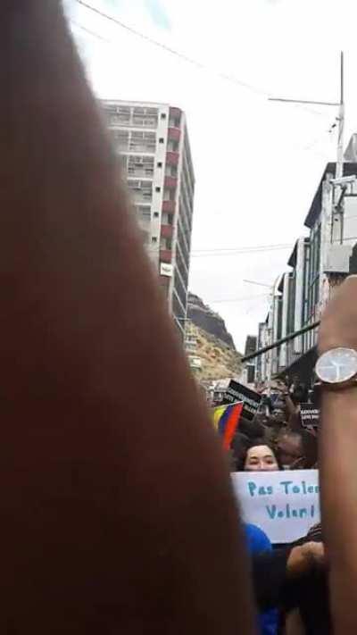 This is how Mauritian (Mauritius 🇲🇺) protest against corrupt government, no fighting no looting just love and we are covid free (no local transmission)