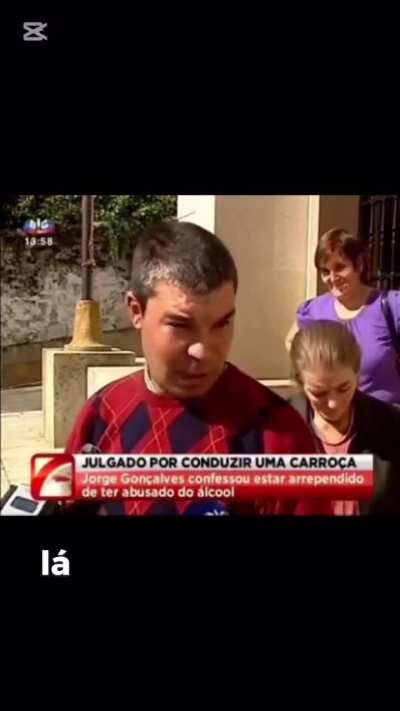 Cavalo em linha reta, agricultor a fazer ziguezague