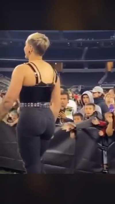 Just reminding everyone this gem exists🤤🍑