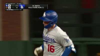 [Highlight] Will Smith leads off the 8th with a solo homer to make it 7-2 for the Dodgers!