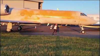 More people vandalizing things (planes) 