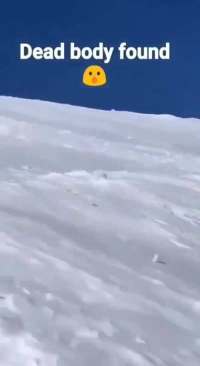 Freaking out while bodies slide past you on Mount Everest ☠️