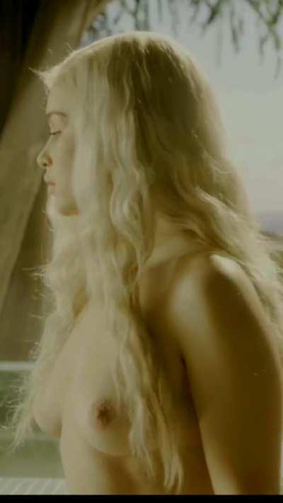 Emilia Clarke in Game of Thrones pilot