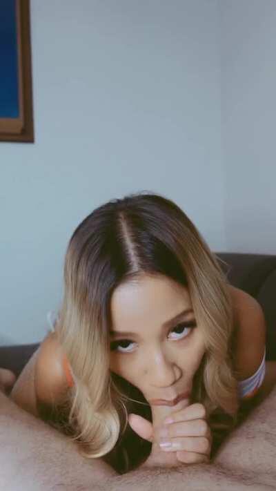 Daddy, look into my eyes while I’m sucking you 💦