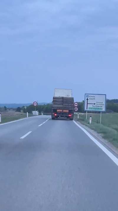 Den Hänger kann man doch nicht hergeben nur weil er seit 30 jahren keine zulassung mehr hat