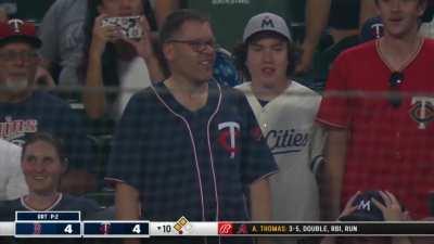 [Highlight] [Highlight] Twins Radio Announcer Cory Provus goes IN SHAMBLES after an out at first stands after a challenge