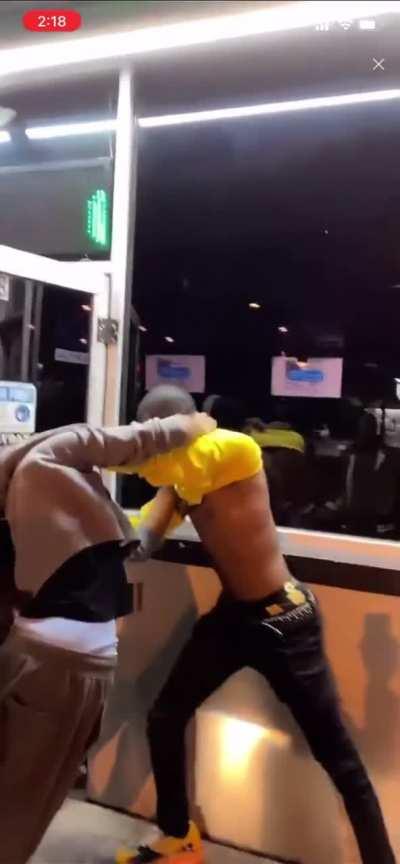 i never seen a fight like this😭😭😭😭