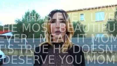 You can look if you really want to, you can even watch if you have to, but ewww (source: Gros Seins Video; girl: Soraya)