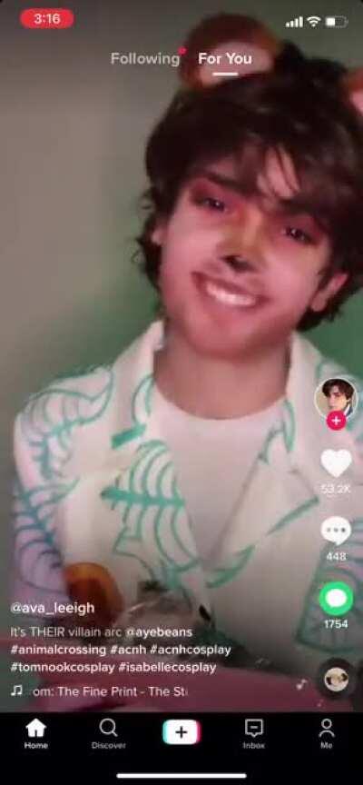 I didn’t know the cowardly lion sired some dumpster babies 🙀