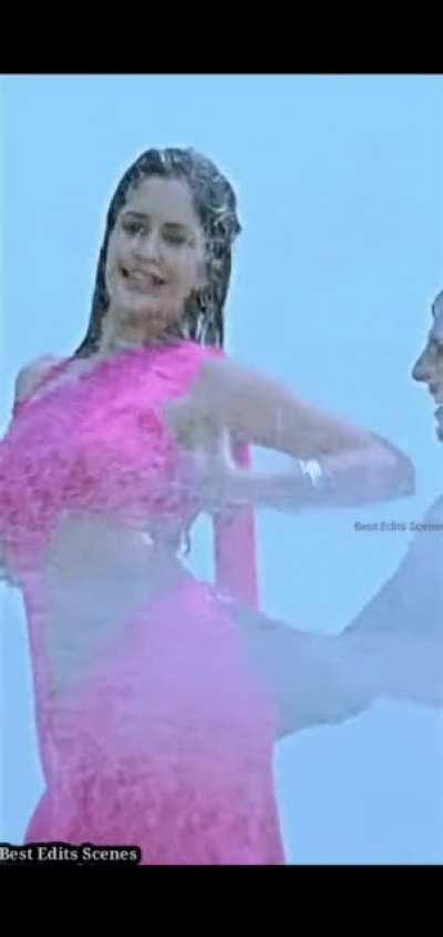 Katrina Kaif moves in wet saree🥵🥵💖💦