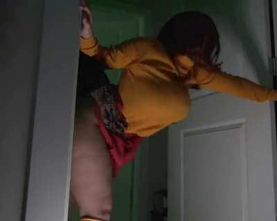 Velma gets caught by a monster (bightittygothegg) [Scooby-Doo]