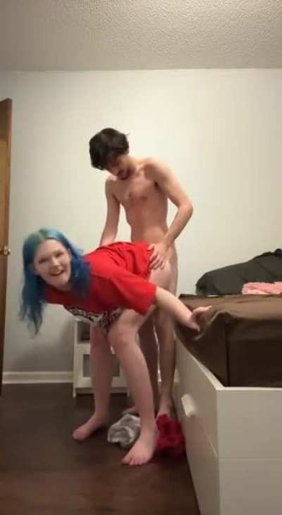 Sariah farts on her bf dick💨