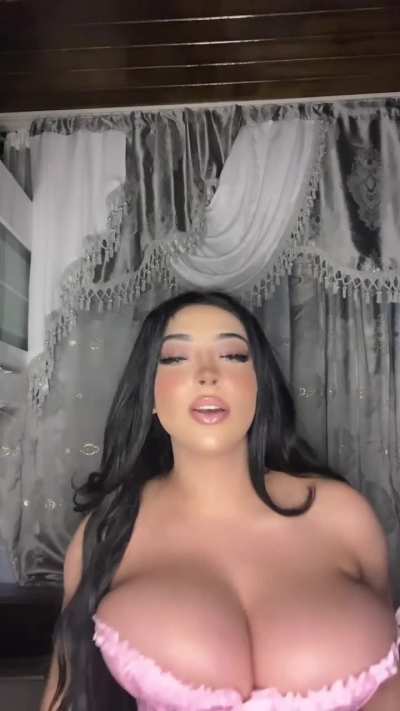 Her boobs are magnificent 🔥😍😍