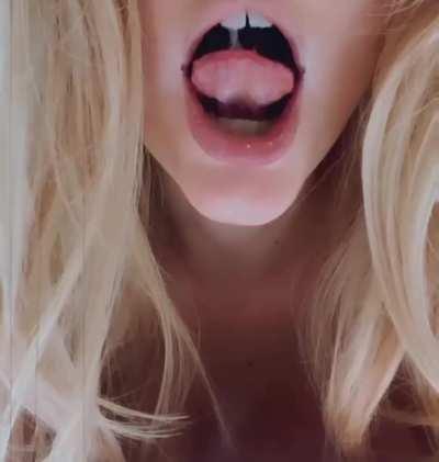 Come feed me, Daddy!