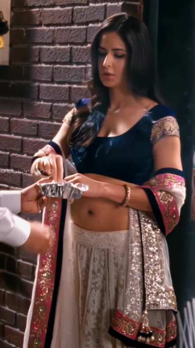 Koi hai jiski nabhi iski jitni gol aur gehri ho... To mai tumhari nabhi pelna chahta hu🥵🥵🥵🥵🥵