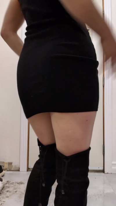 I'm so horny that every time I go out with my friends, I get home with a gaping asshole