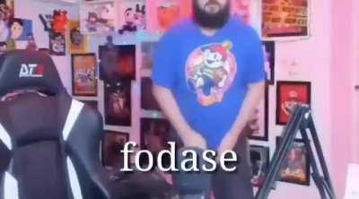 Core dançando ao som de alguma musica que não sei o nome