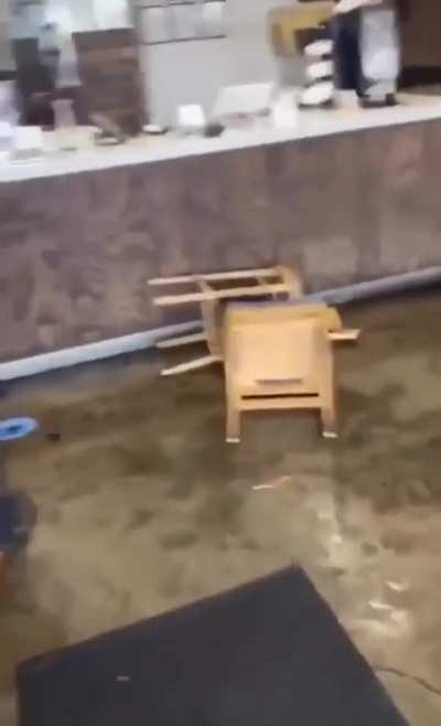 Couple Fights Wings Restaurant Employees Over Refund 