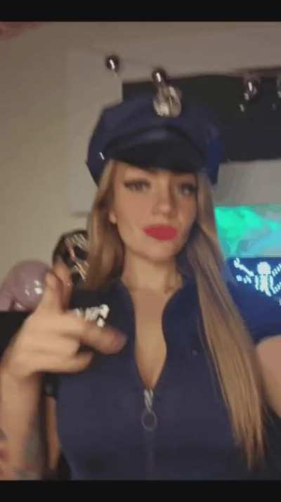 👮‍♀️👮‍♀️👮‍♀️