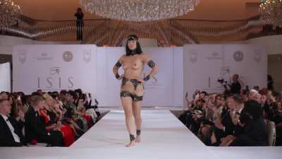 Maxime - Isis Fashion Awards 2025