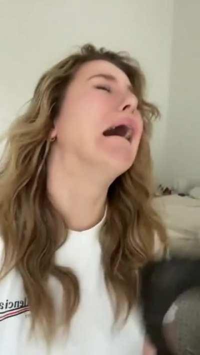 So klingt Kelly also wenn sie hyperventiliert 😅