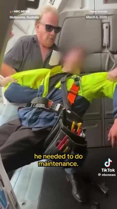 17 year old Australian kid tries to board flight with shotgun