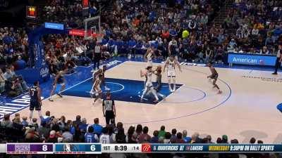 [Highlight] Kyrie with the beautiful hang time and adjustment for the layup