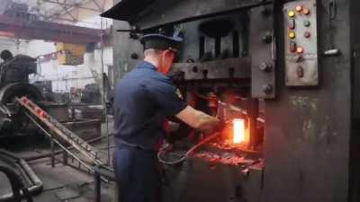 An officer of a penal colony in Nizhny Tagil recorded a rap about his job as chief technologist