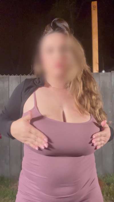 Bouncing in this dress I love