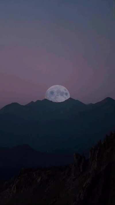 A lua hoje me assusta