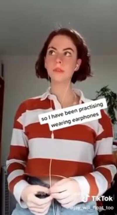 Me listening to the first skrt in Memo